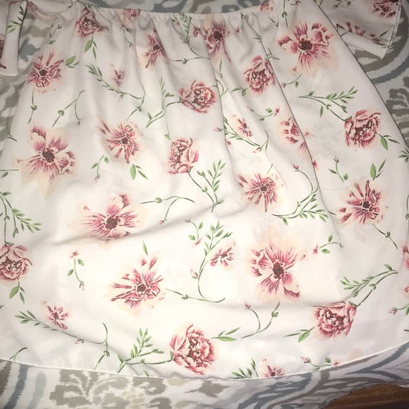 Off the shoulder floral blouse - Picture 3 of 3